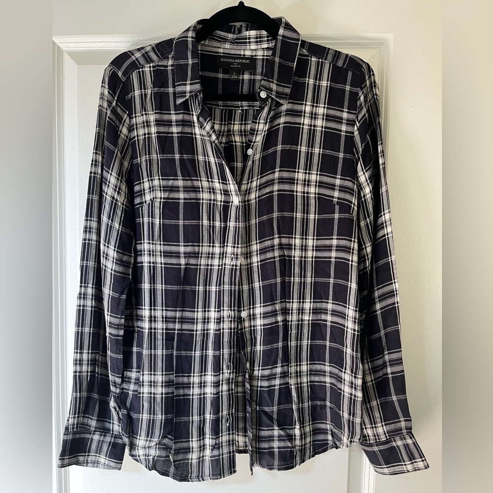 Banana Republic Black and White Plaid Button-Up Shirt - Women’s S